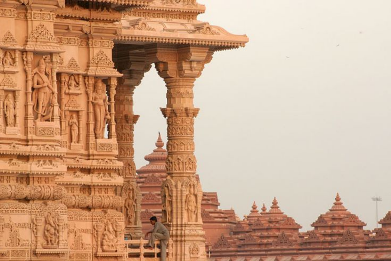 New Delhi: Akshardham Temple Tour with Water and Light Show