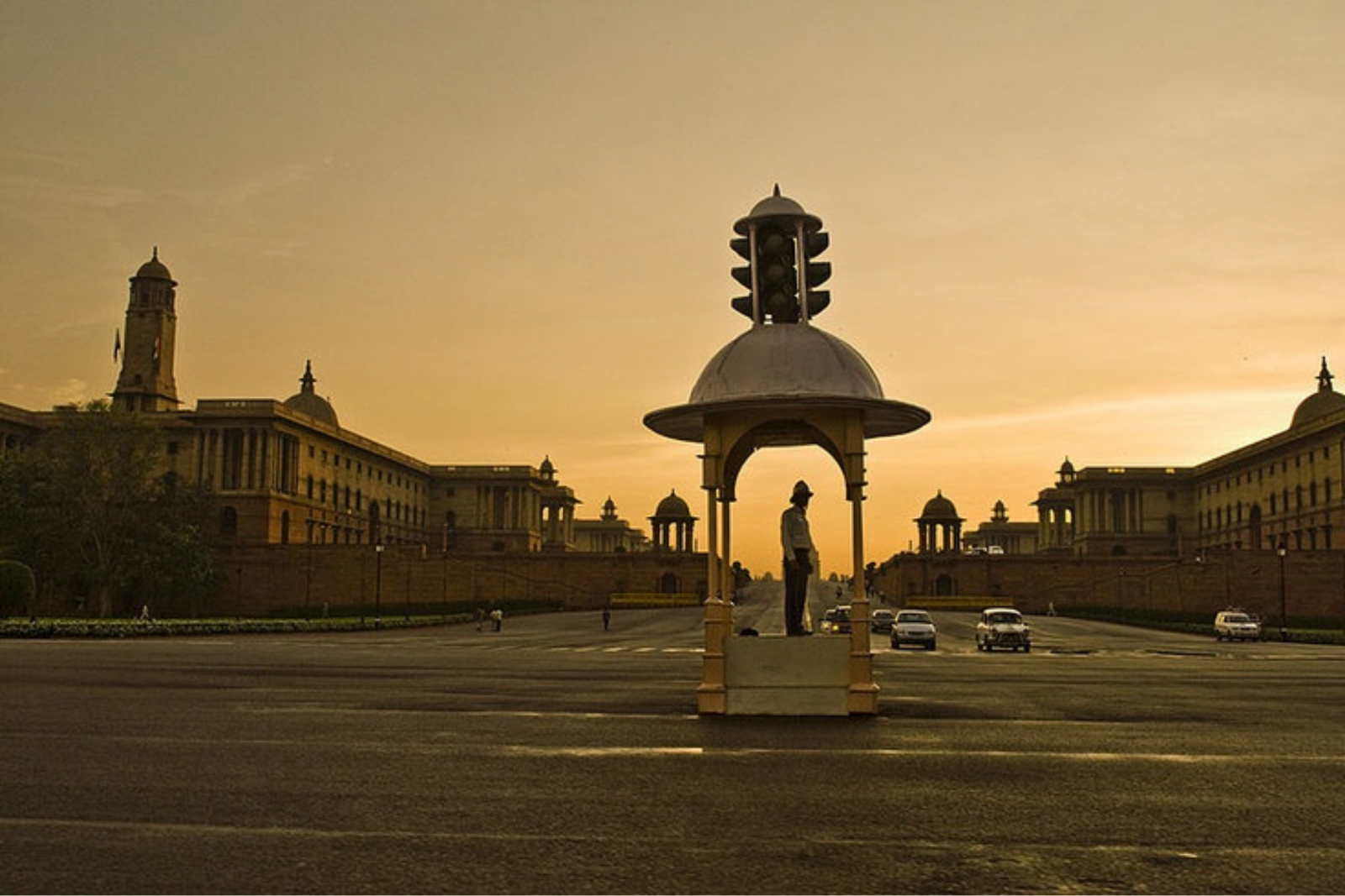 New Delhi: Akshardham Temple Tour with Water and Light Show