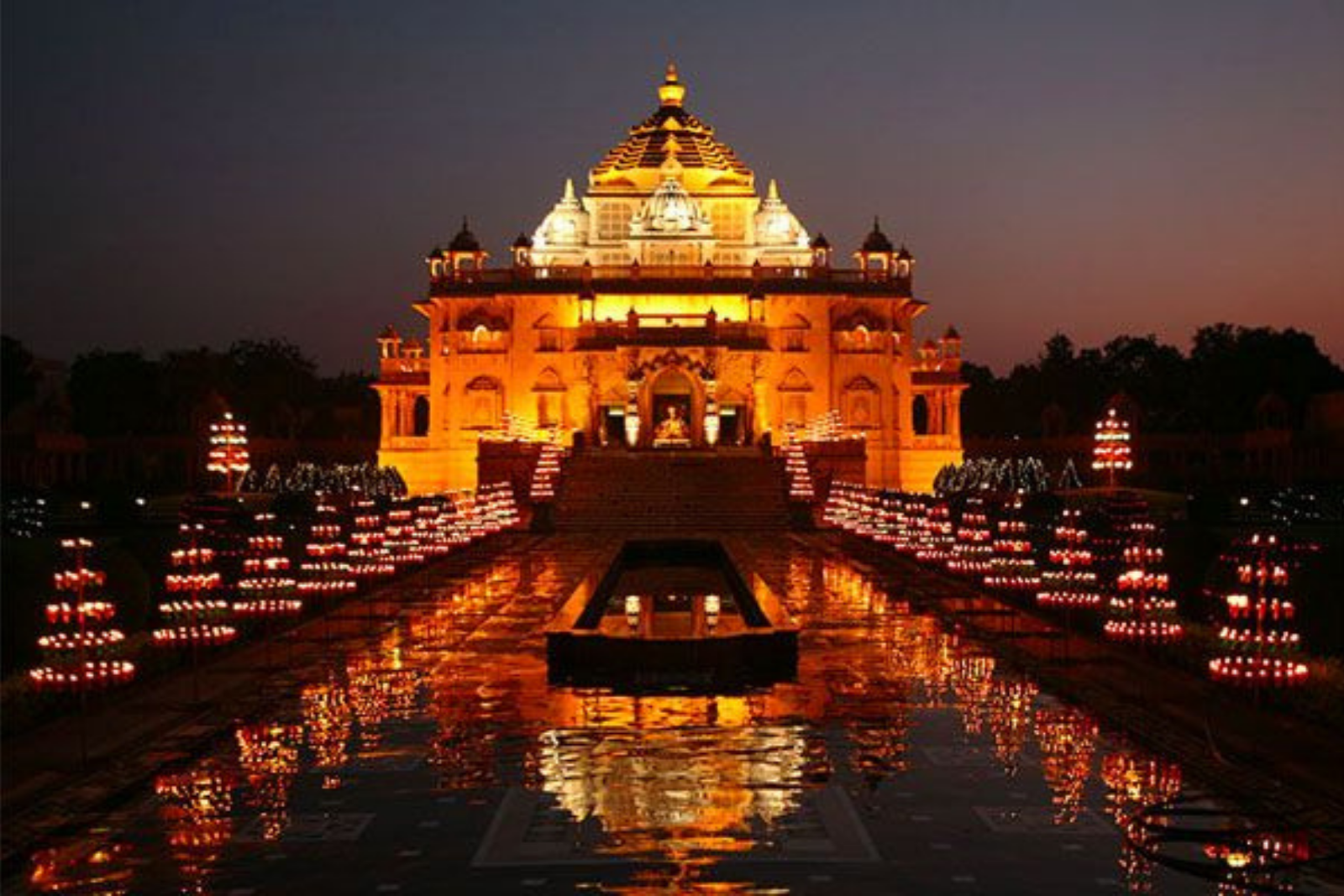 New Delhi: Akshardham Temple Tour with Water and Light Show