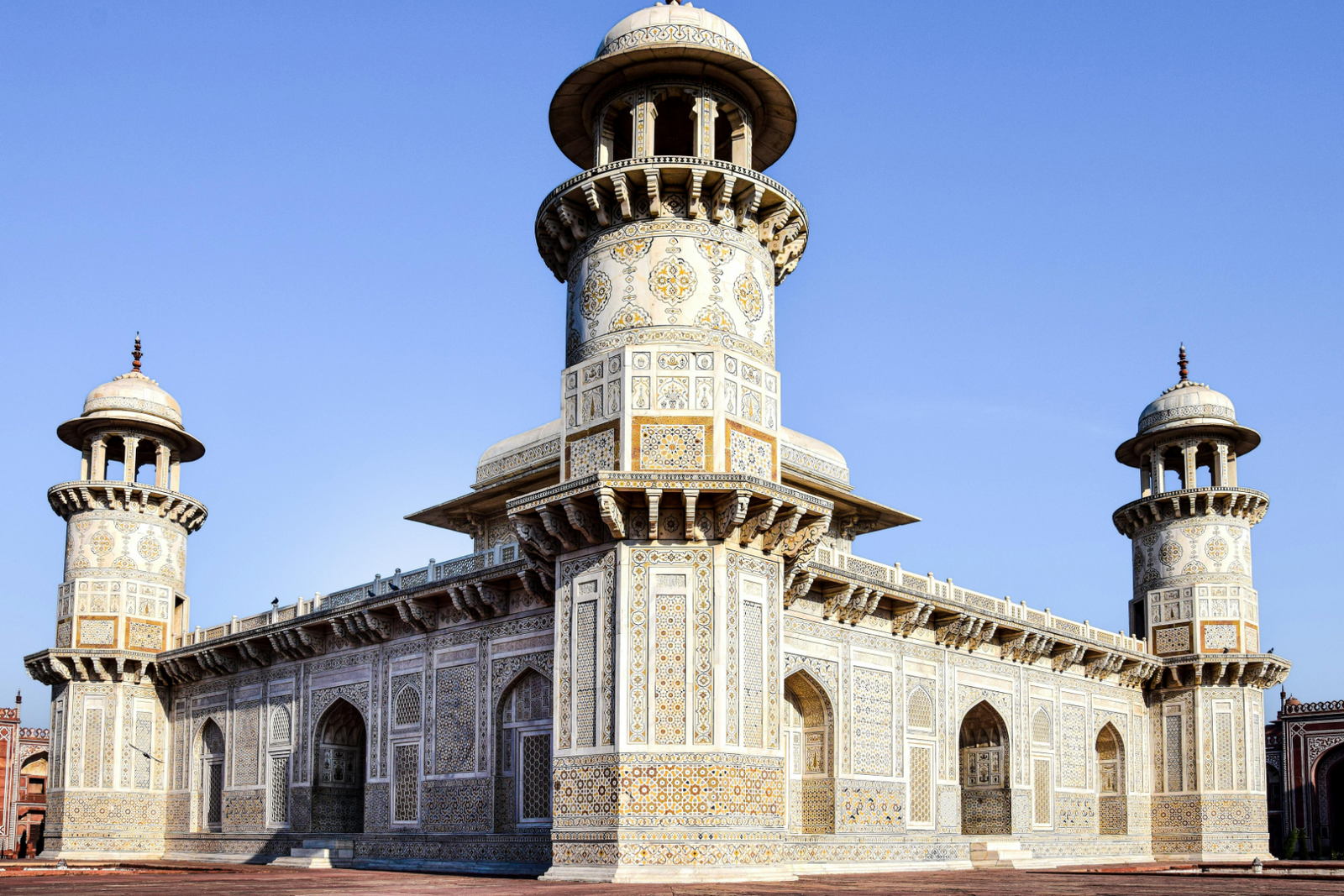 Hyderabad to Taj Mahal & Agra Two-Day Tour with Flights
