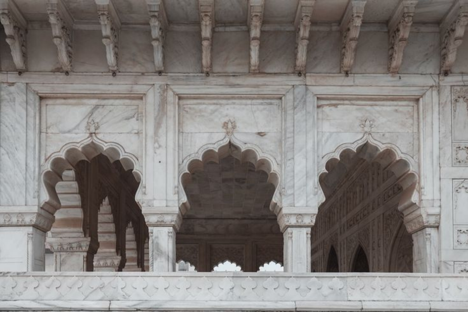 Taj Mahal Sunrise Guided Tour with Skip the Line Entry Ticket