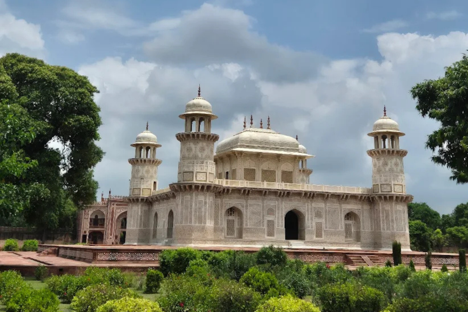 Hyderabad to Taj Mahal & Agra Two-Day Tour with Flights