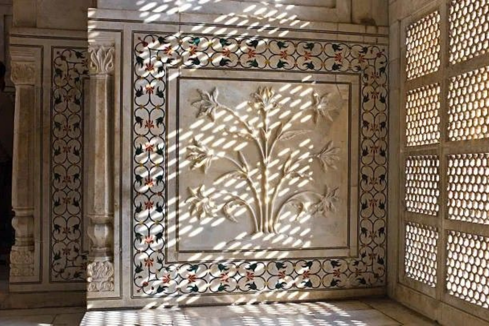 Taj Mahal Guided Tour with Express Entry Ticket