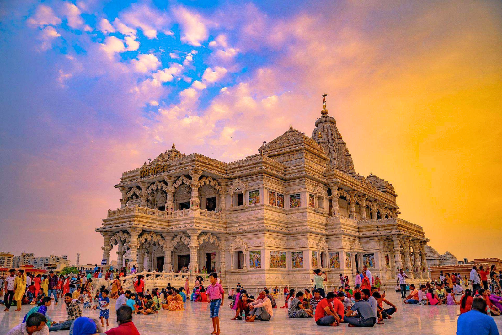 From Delhi: Private Taj Mahal Agra Tour with Mathura and Vrindavan