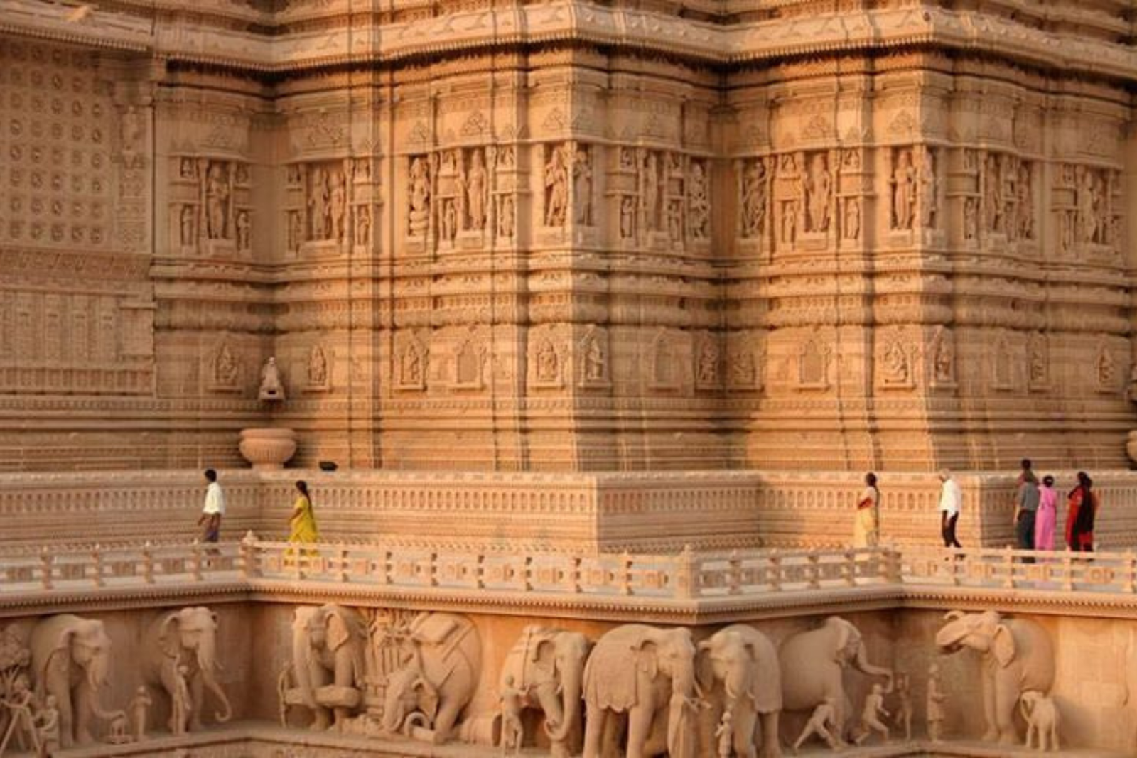 Delhi 6-Hours Spiritual Sites Tour with Famous Temples