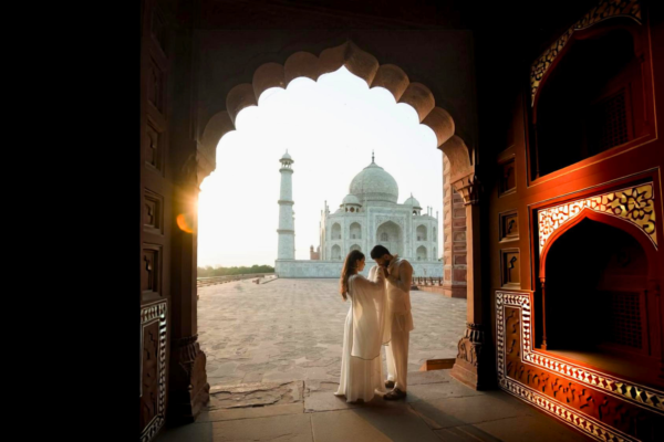 Taj Mahal tour with Professional Photoshoot