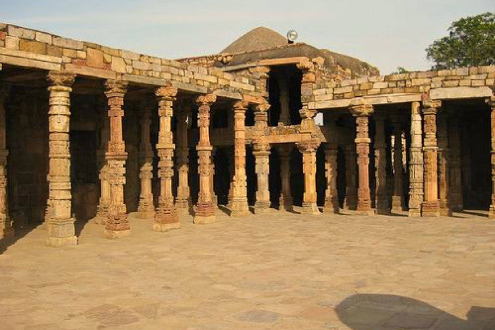 Private Qutub Minar Guided Tour with Hotel Pickup