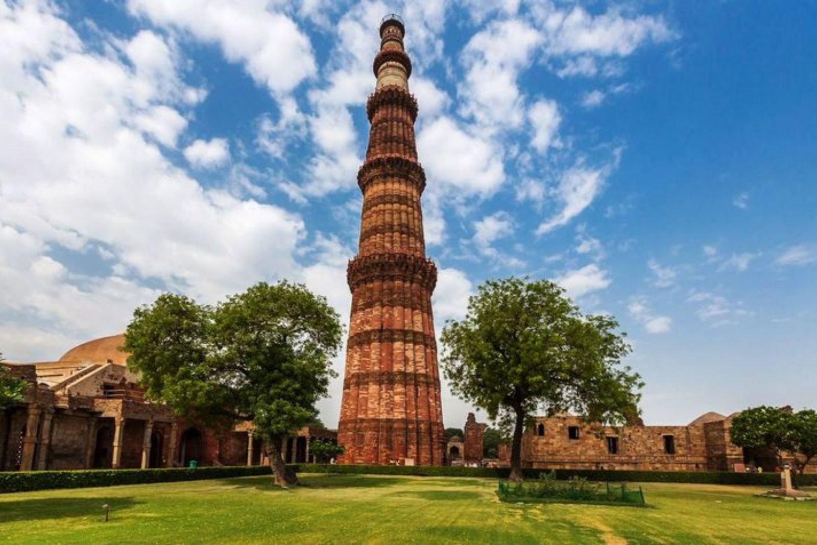 Private Qutub Minar Guided Tour with Hotel Pickup