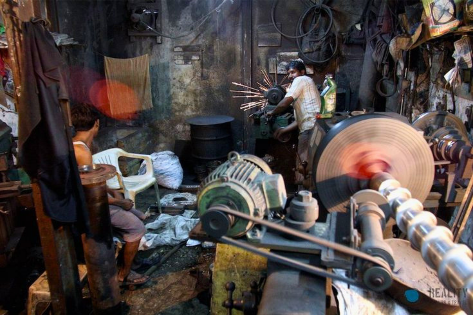 Mumbai Dharavi Slum Tour with Local Guide