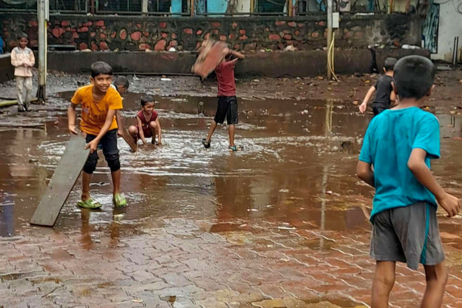 Mumbai Dharavi Slum Tour with Local Guide