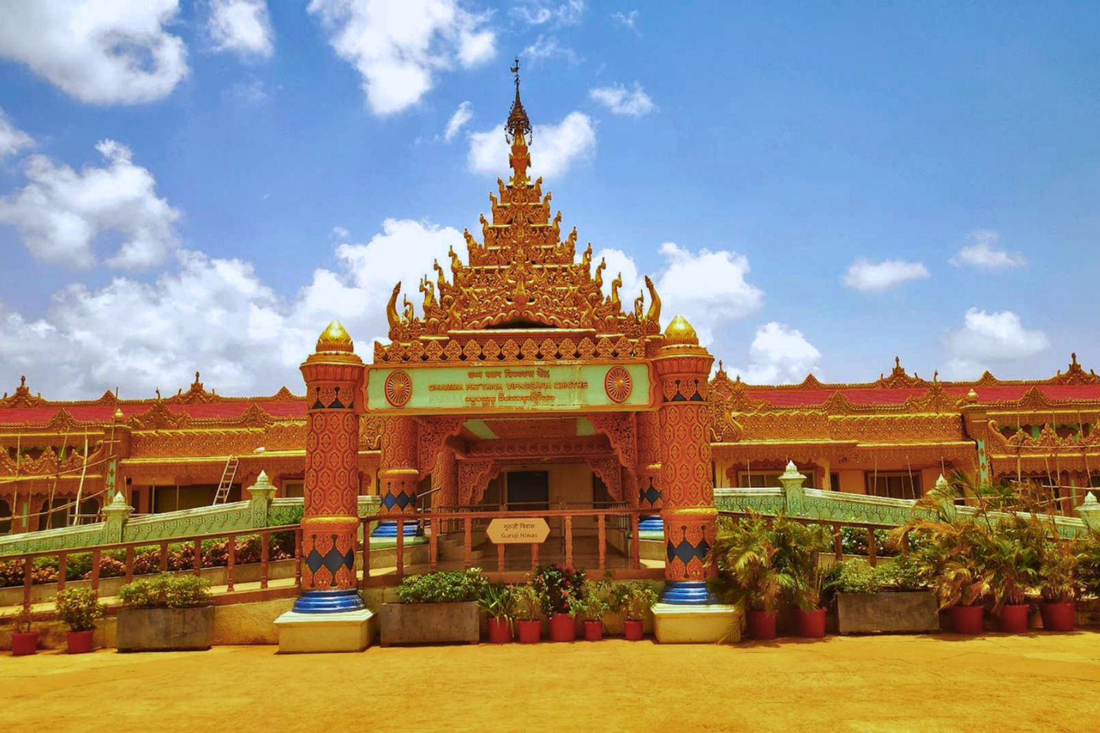 Mumbai Kanheri Caves & Golden Pagoda Temple Tour