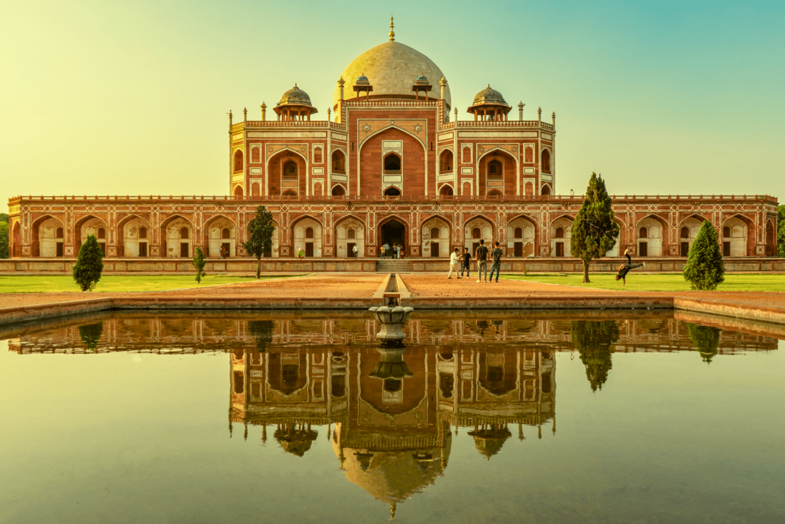 From Mumbai: 2-Day Taj Mahal, Agra & Delhi Tour with Flights