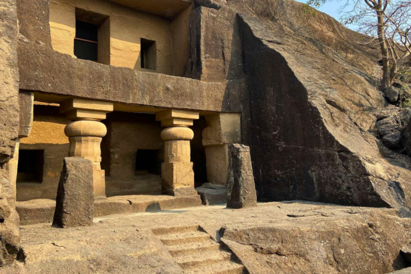 Mumbai Kanheri Caves & Golden Pagoda Temple Tour