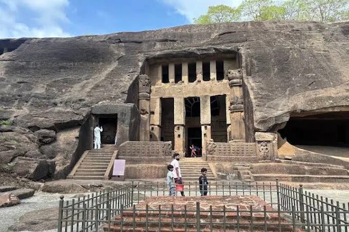 Mumbai Kanheri Caves & Golden Pagoda Temple Tour