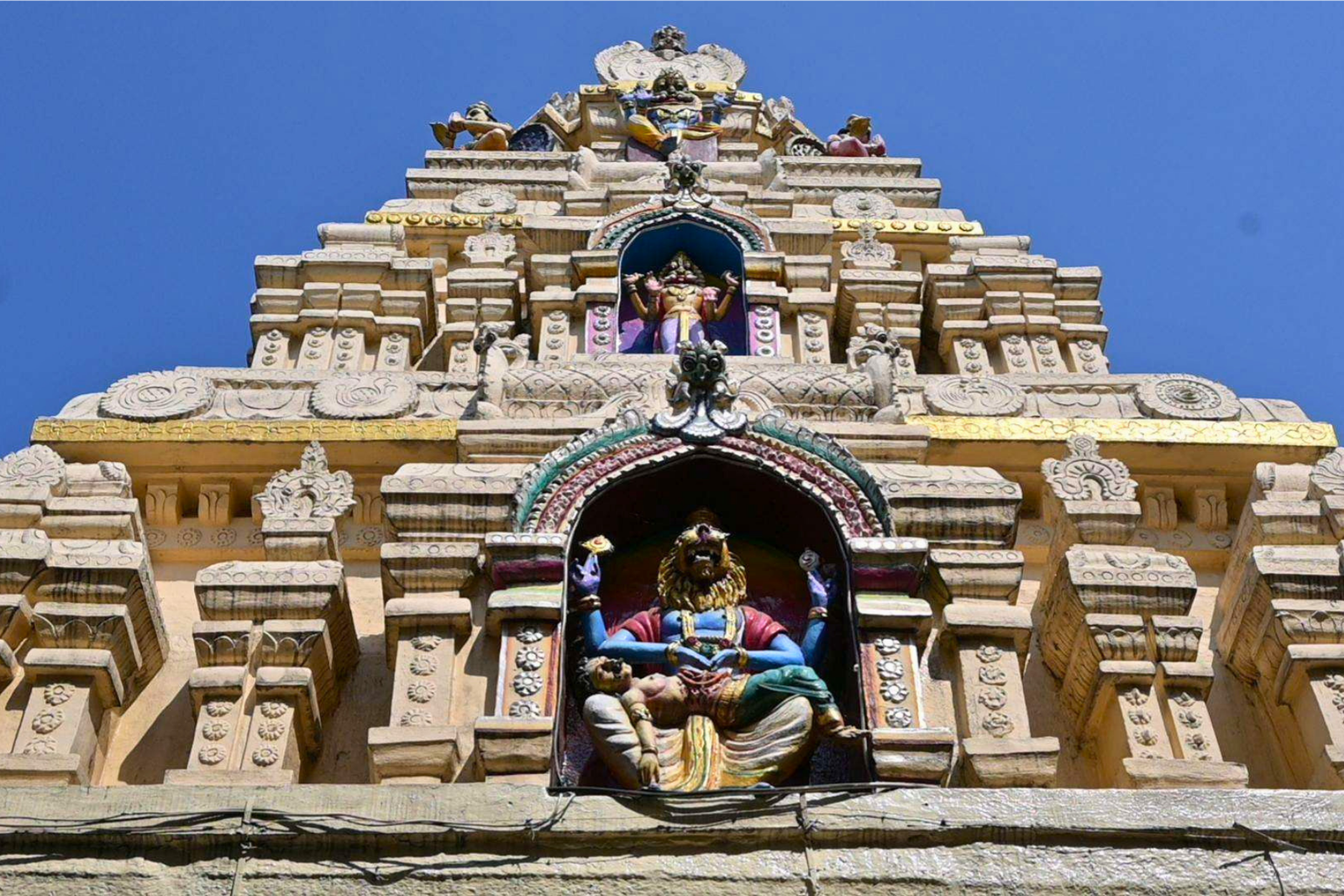 Bangalore Palace, Temples, Fort & Markets Walking Tour