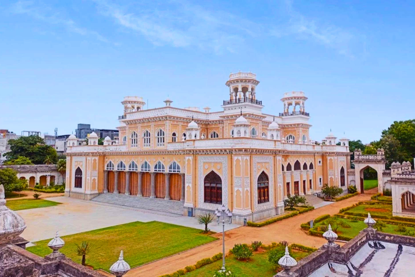Hyderabad Airport: Layover Sightseeing Guided Tour