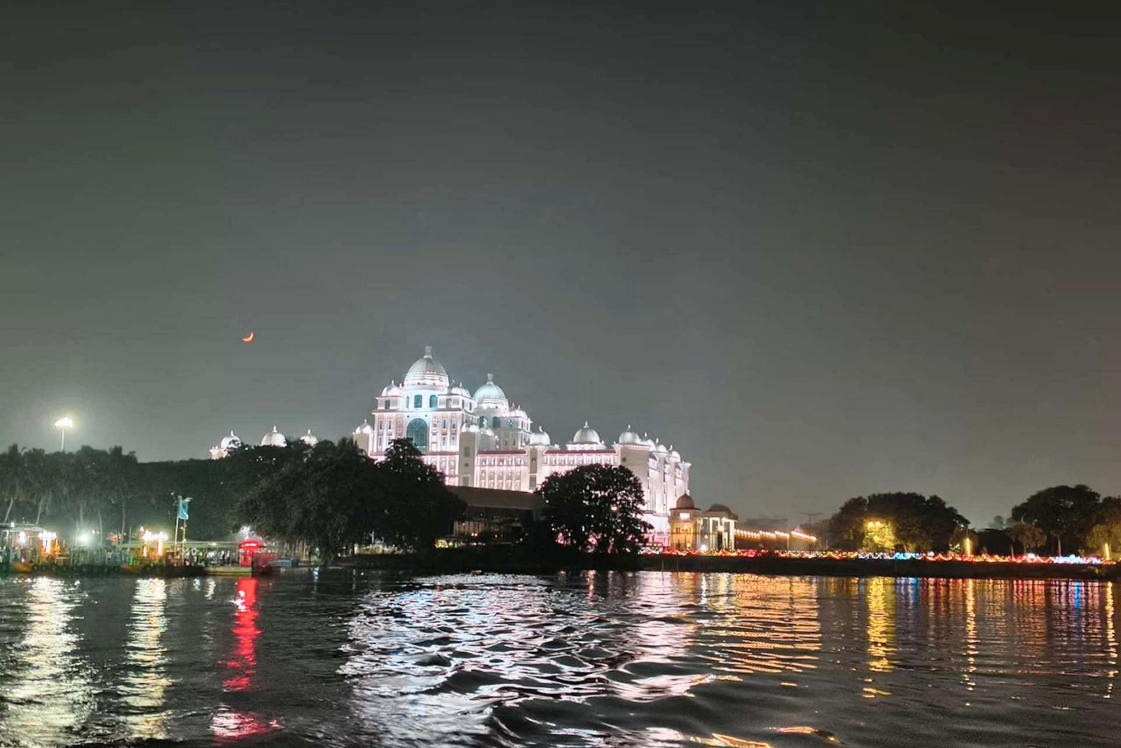 Hyderabad Hussain Sagar Evening Tour with Ferry Ride