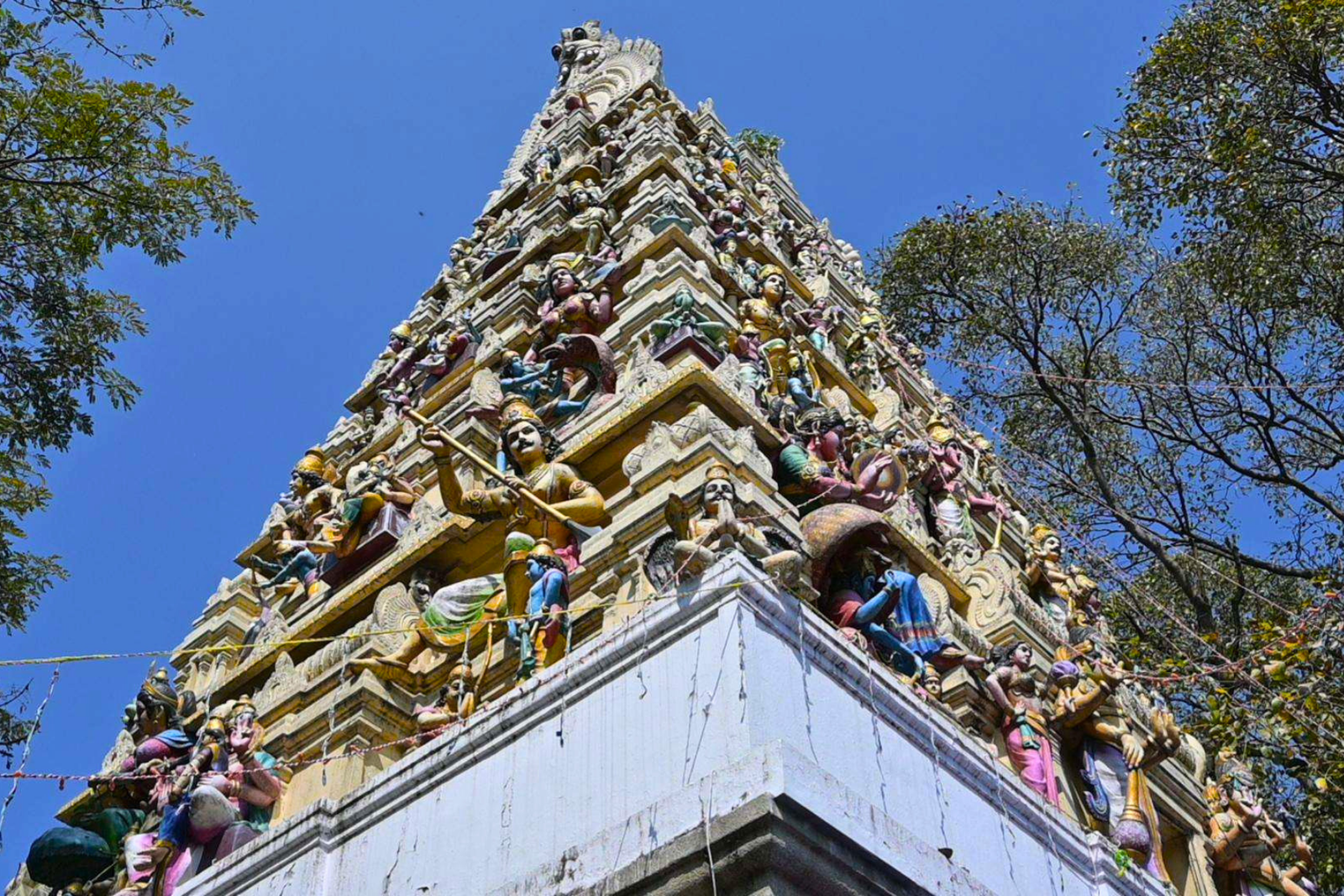 Bangalore Palace, Temples, Fort & Markets Walking Tour