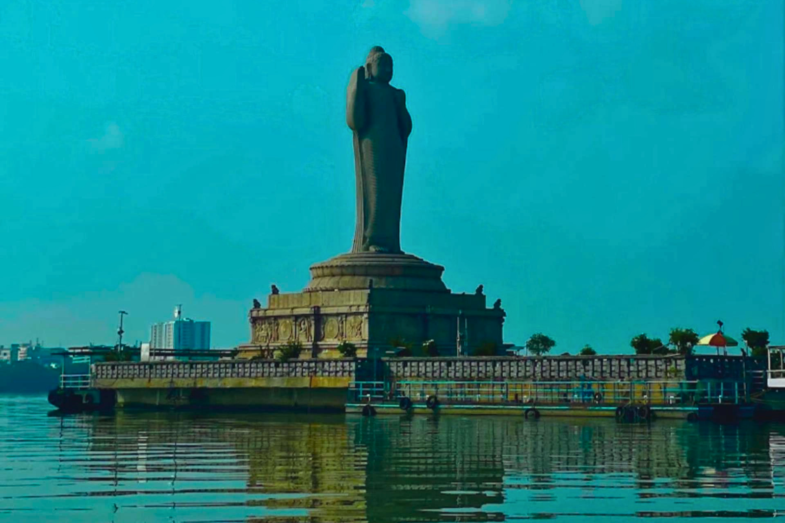 Hyderabad Hussain Sagar Evening Tour with Ferry Ride