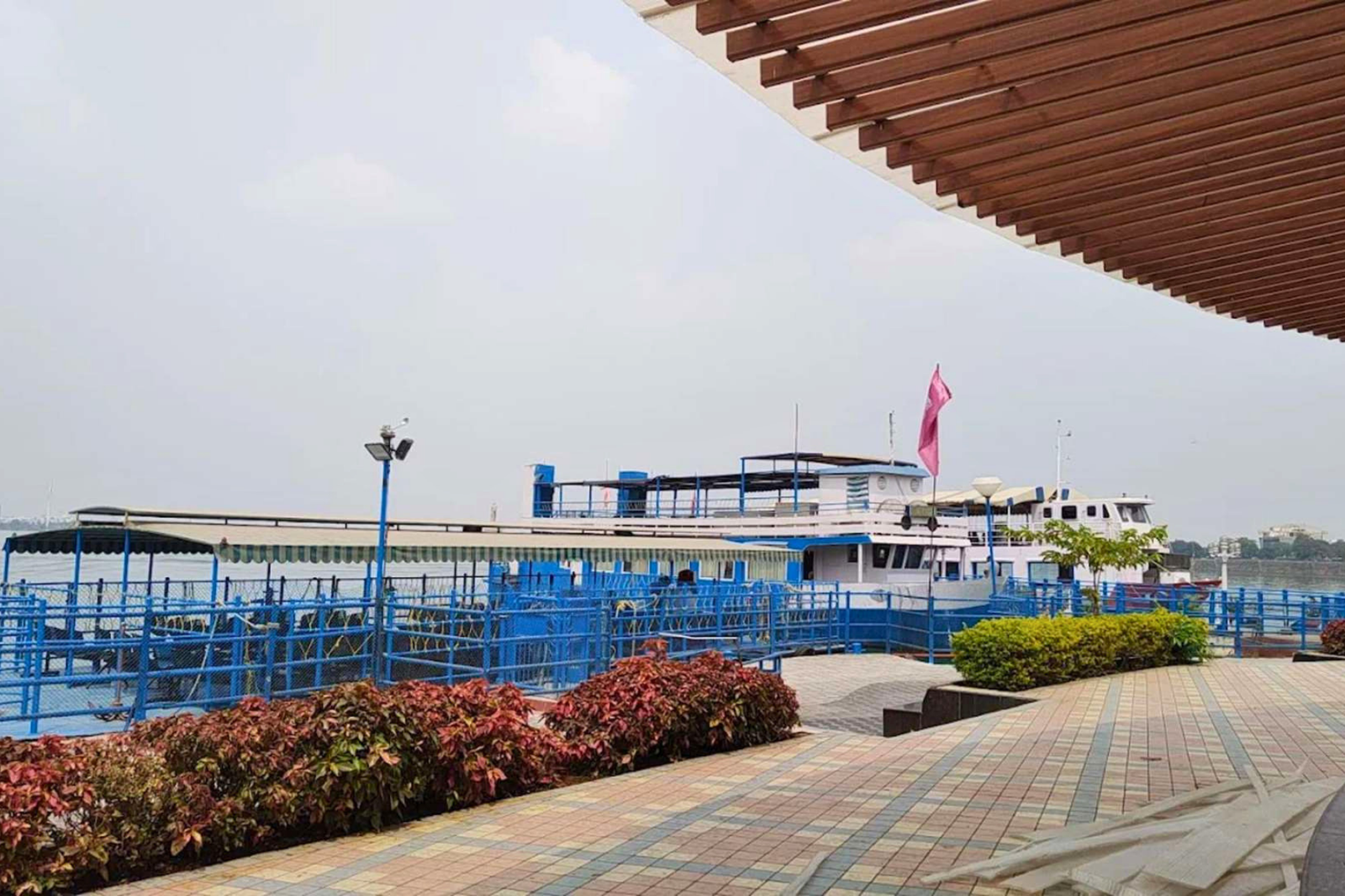 Hyderabad Hussain Sagar Evening Tour with Ferry Ride