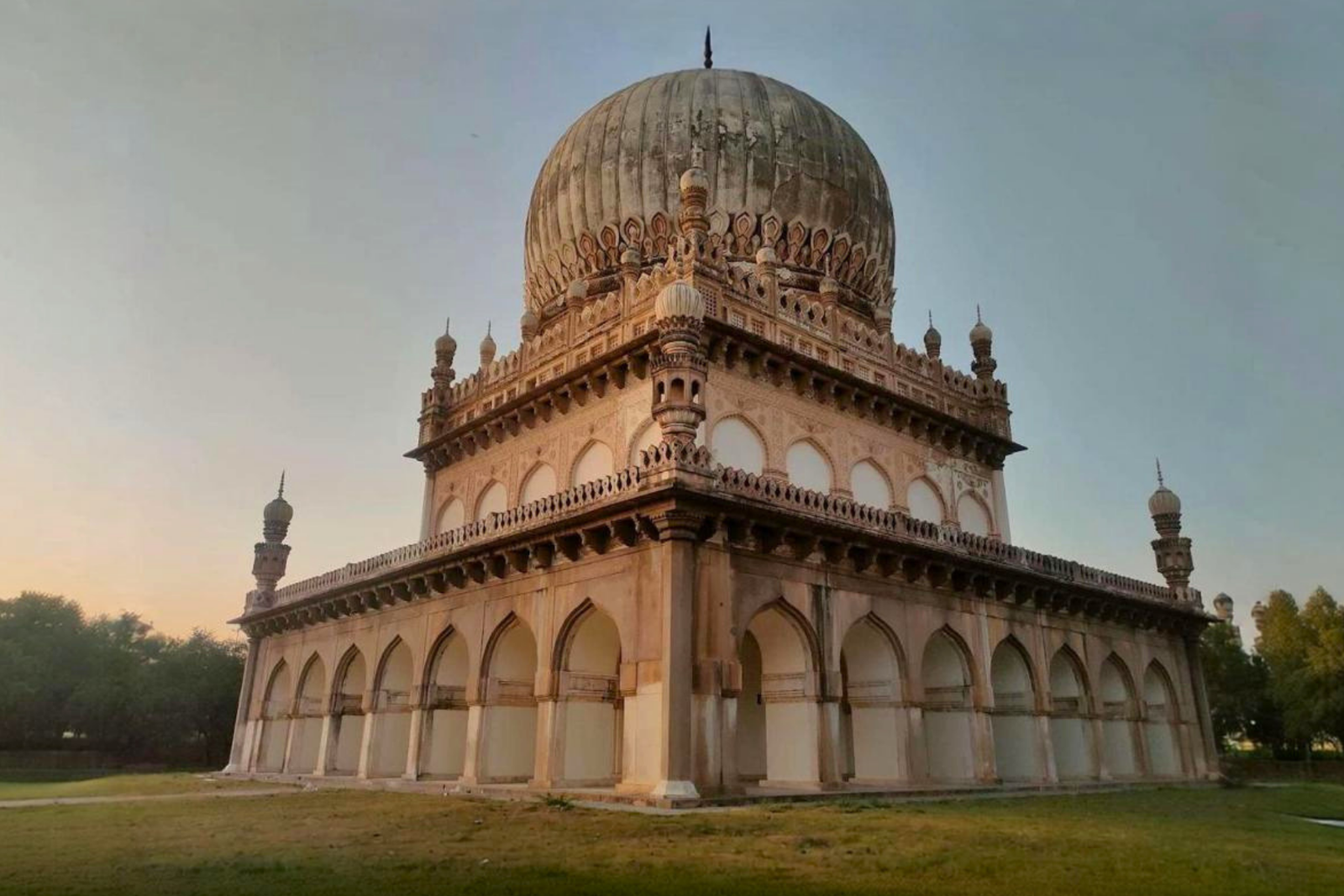 Hyderabad Charminar, Golconda Fort & Qutub Shahi Tombs Tour