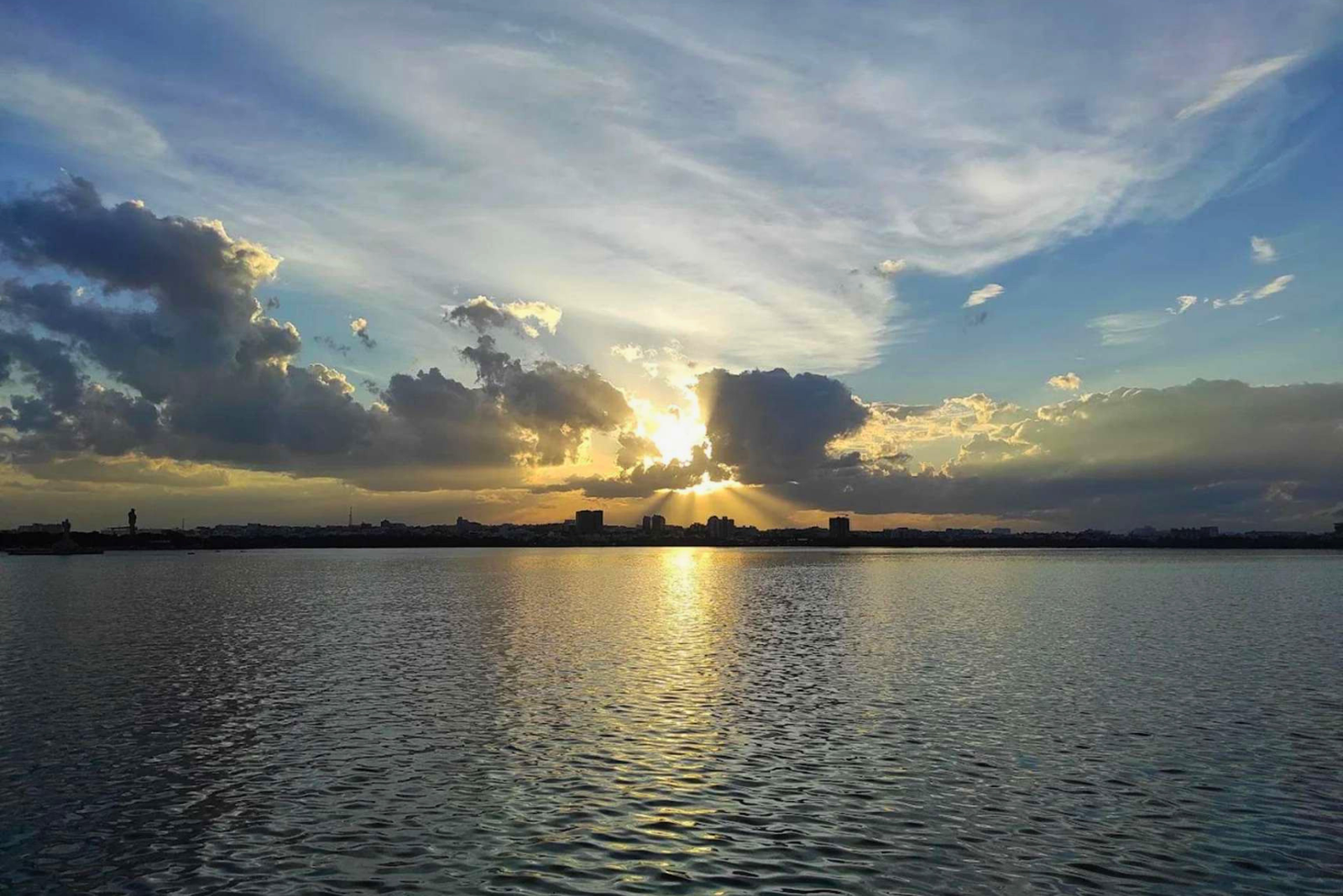 Hyderabad Hussain Sagar Evening Tour with Ferry Ride