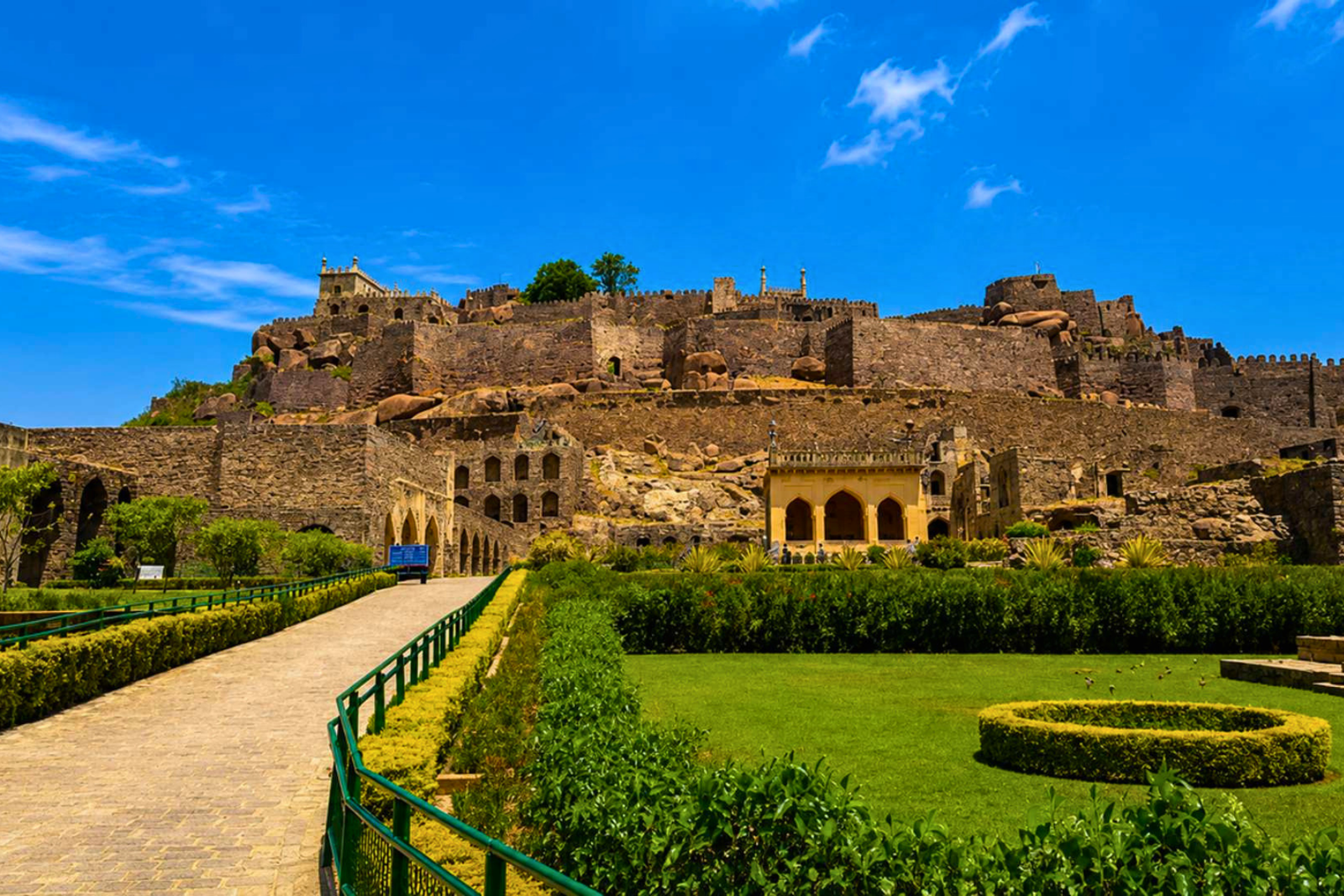 Hyderabad Airport: Layover Sightseeing Guided Tour