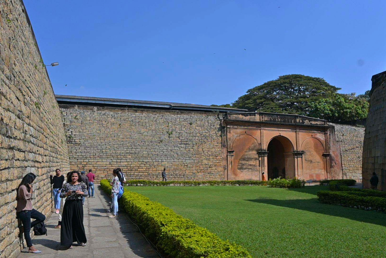 Bangalore Palace, Temples, Fort & Markets Walking Tour