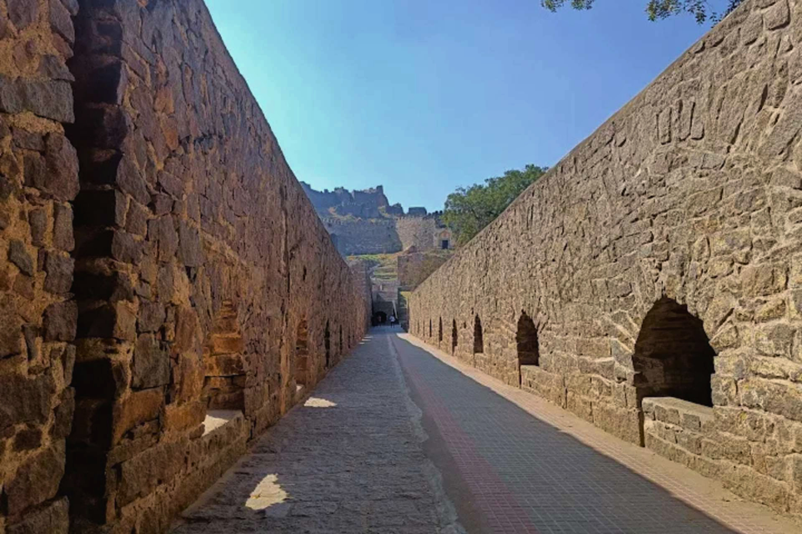 Hyderabad Airport: Layover Sightseeing Guided Tour