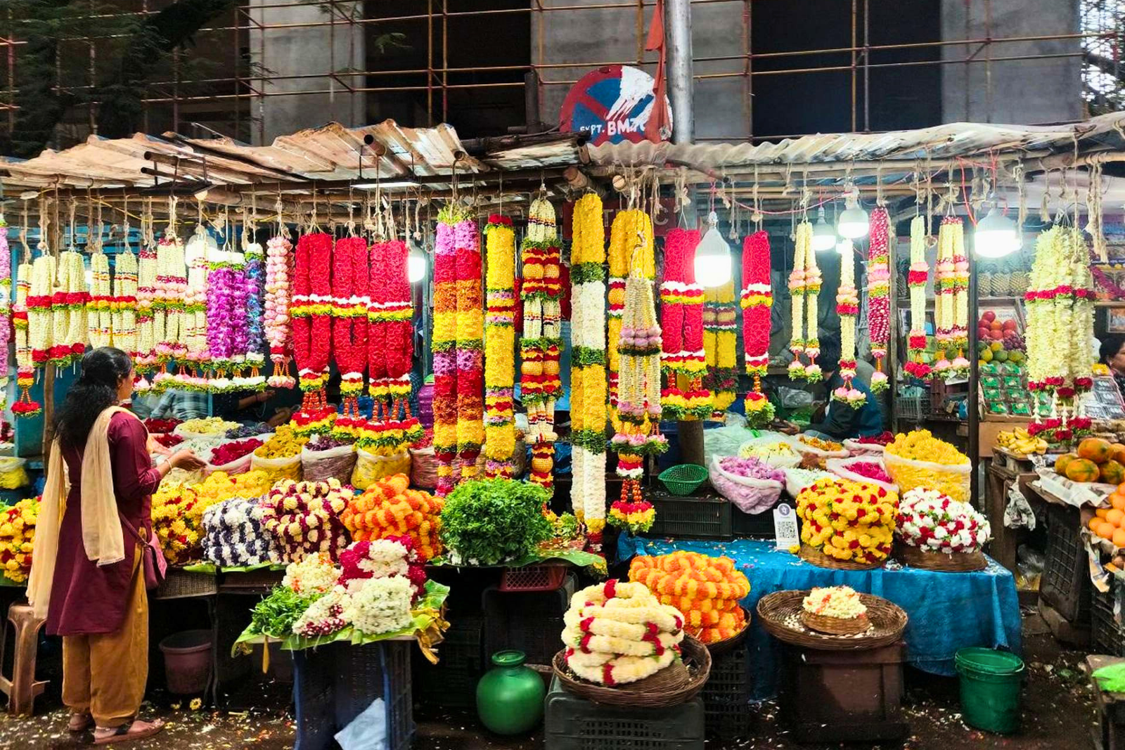 Bangalore Explore at Night with a Local Tour Guide