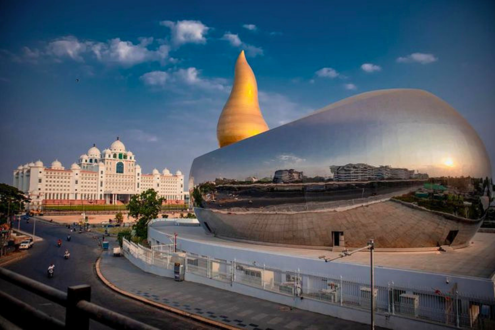 Hyderabad Hussain Sagar Evening Tour with Ferry Ride
