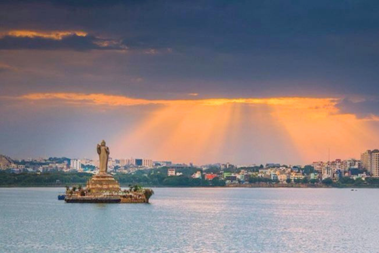 Hyderabad Hussain Sagar Evening Tour with Ferry Ride