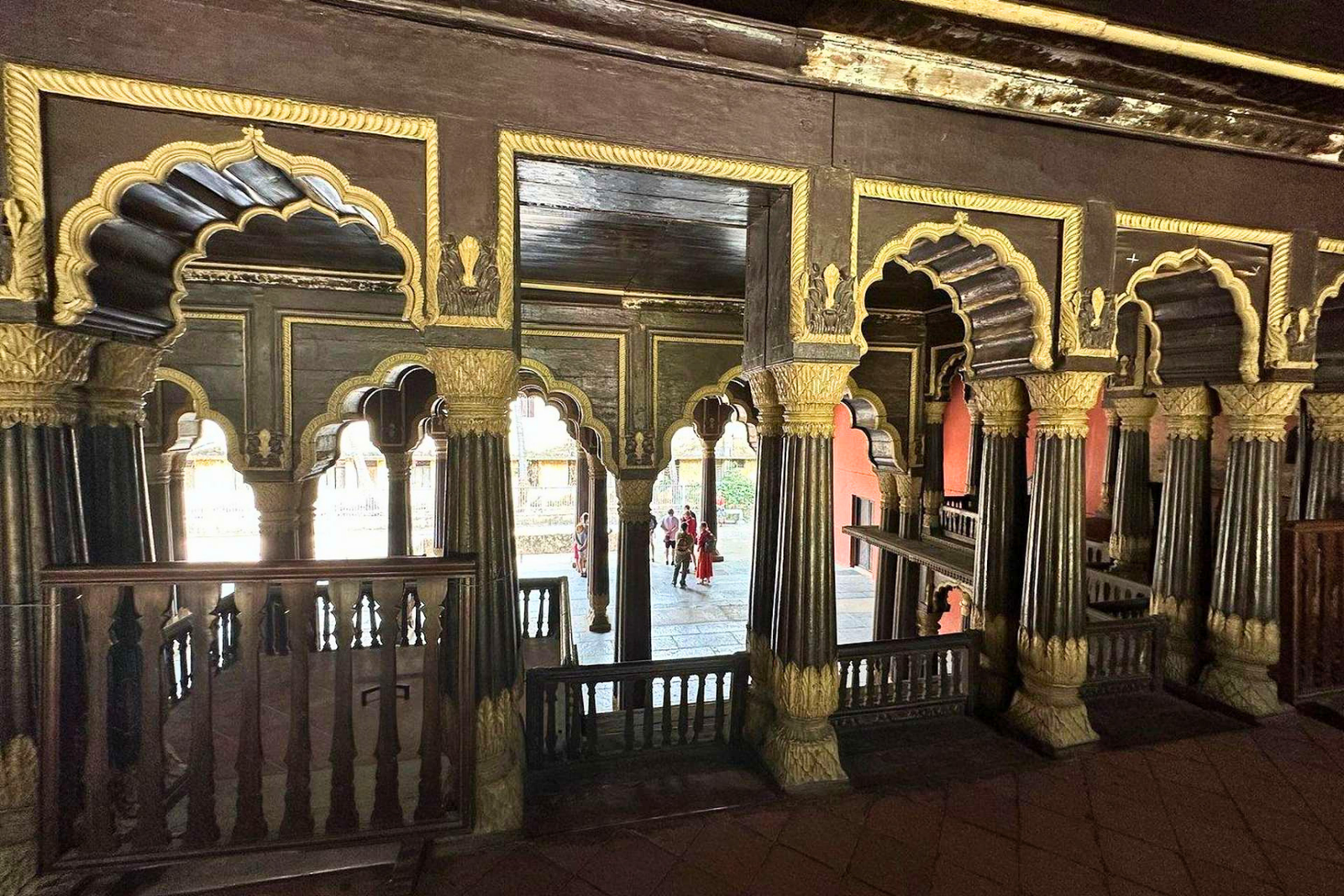 Bangalore Palace, Temples, Fort & Markets Walking Tour