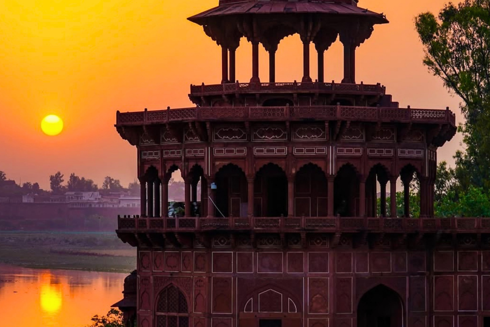Hyderabad to Taj Mahal & Agra Two-Day Tour with Flights