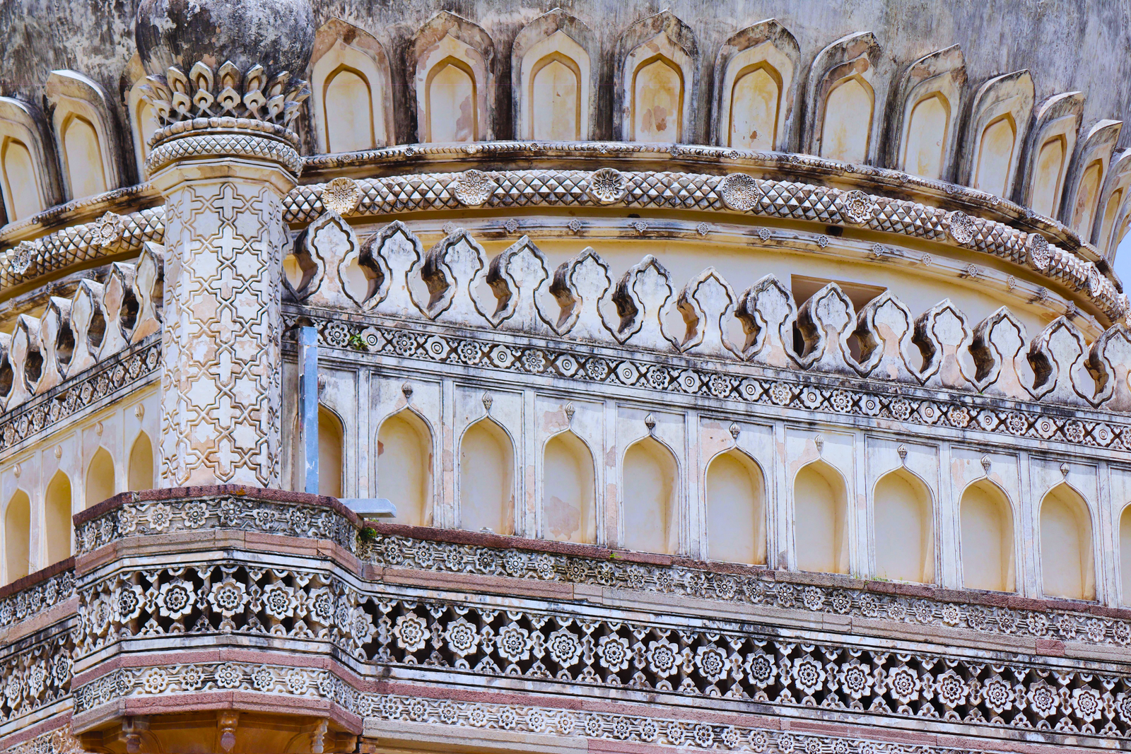 Hyderabad Charminar, Golconda Fort & Qutub Shahi Tombs Tour