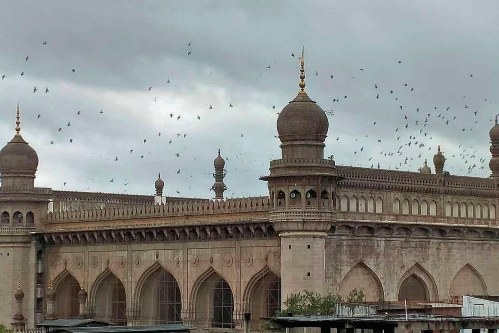 Hyderabad Airport: Layover Sightseeing Guided Tour