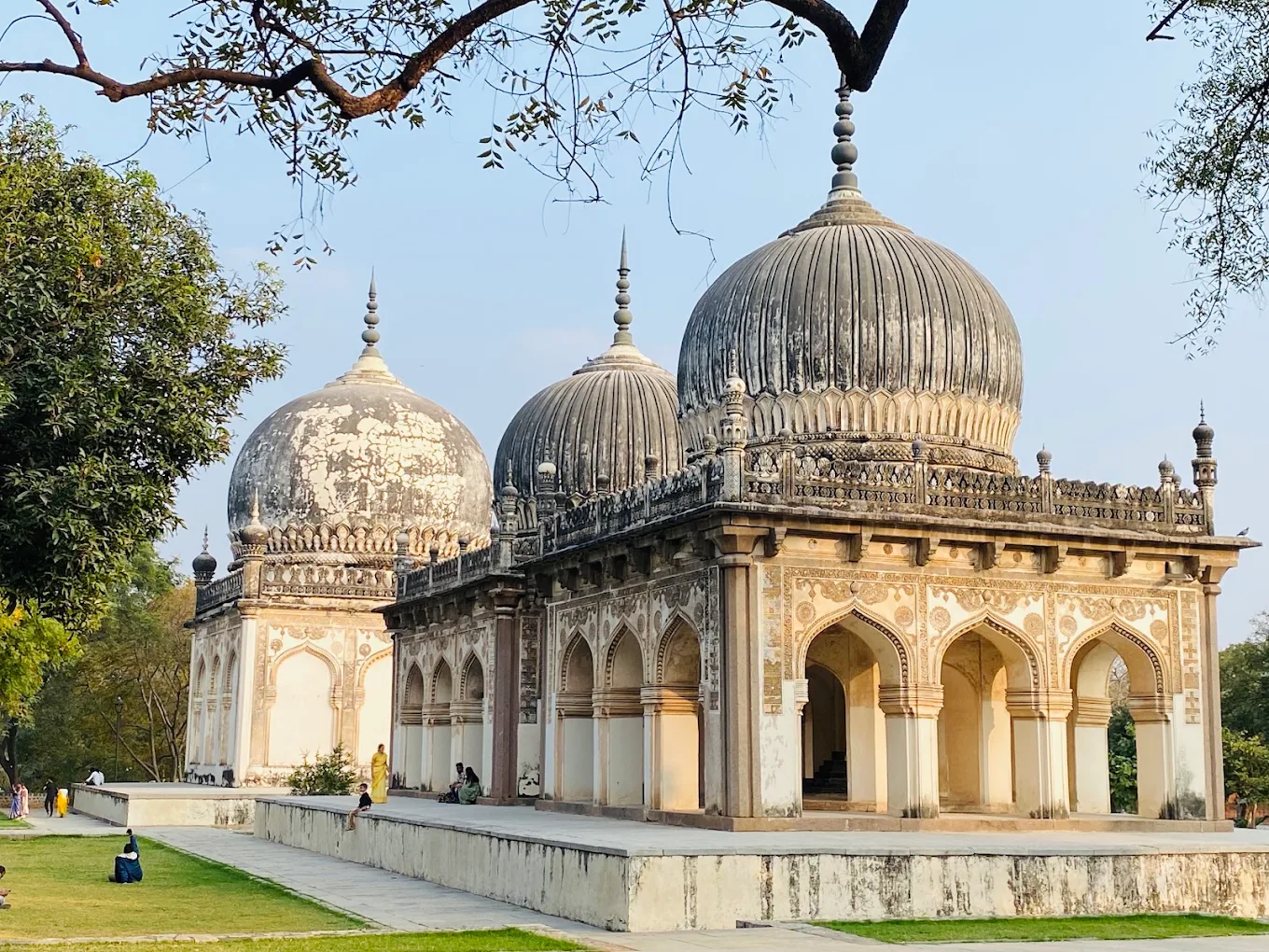 Qutub Shahi Tombs tours